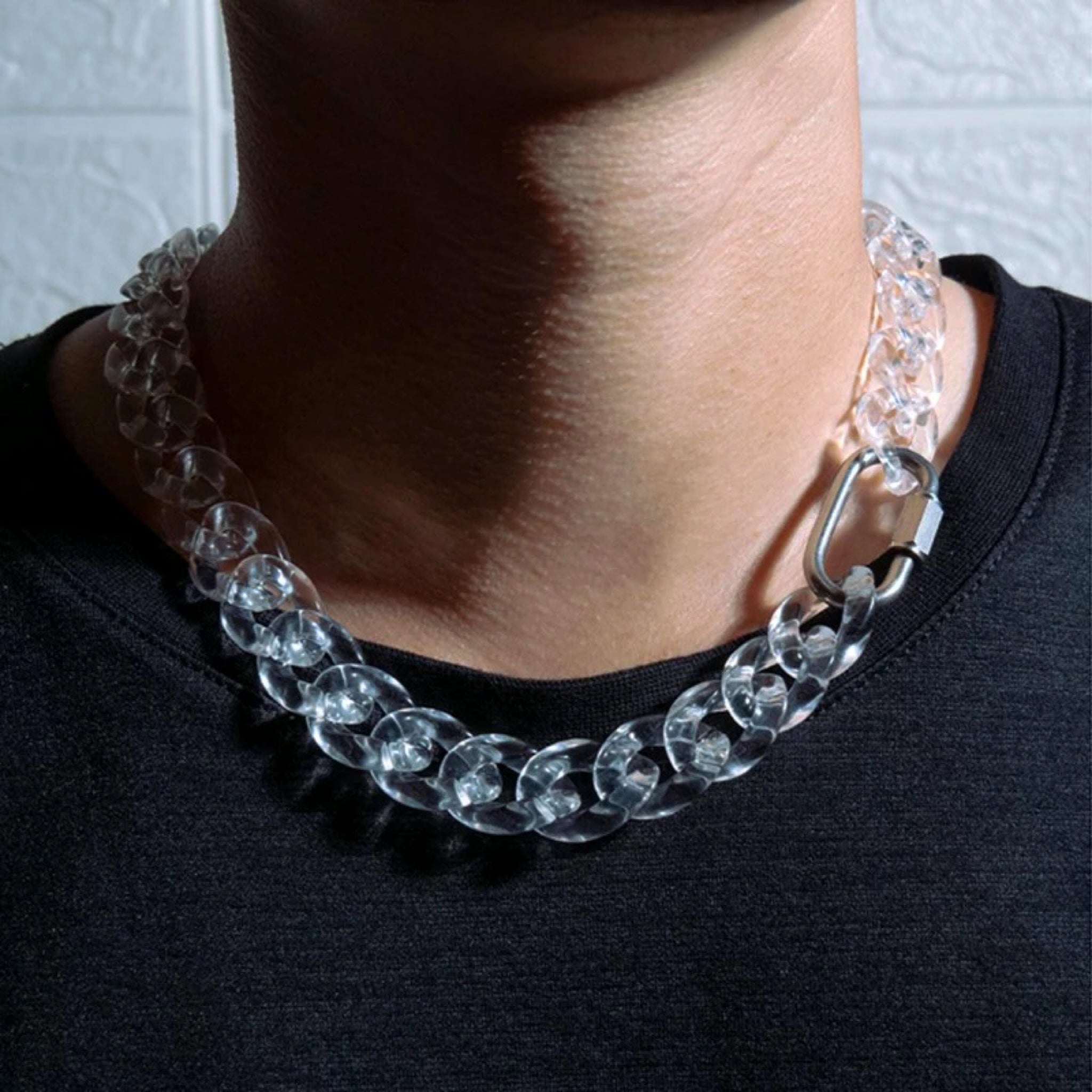 CLEAR NECKLACE WITH CLASP - THEMASTER