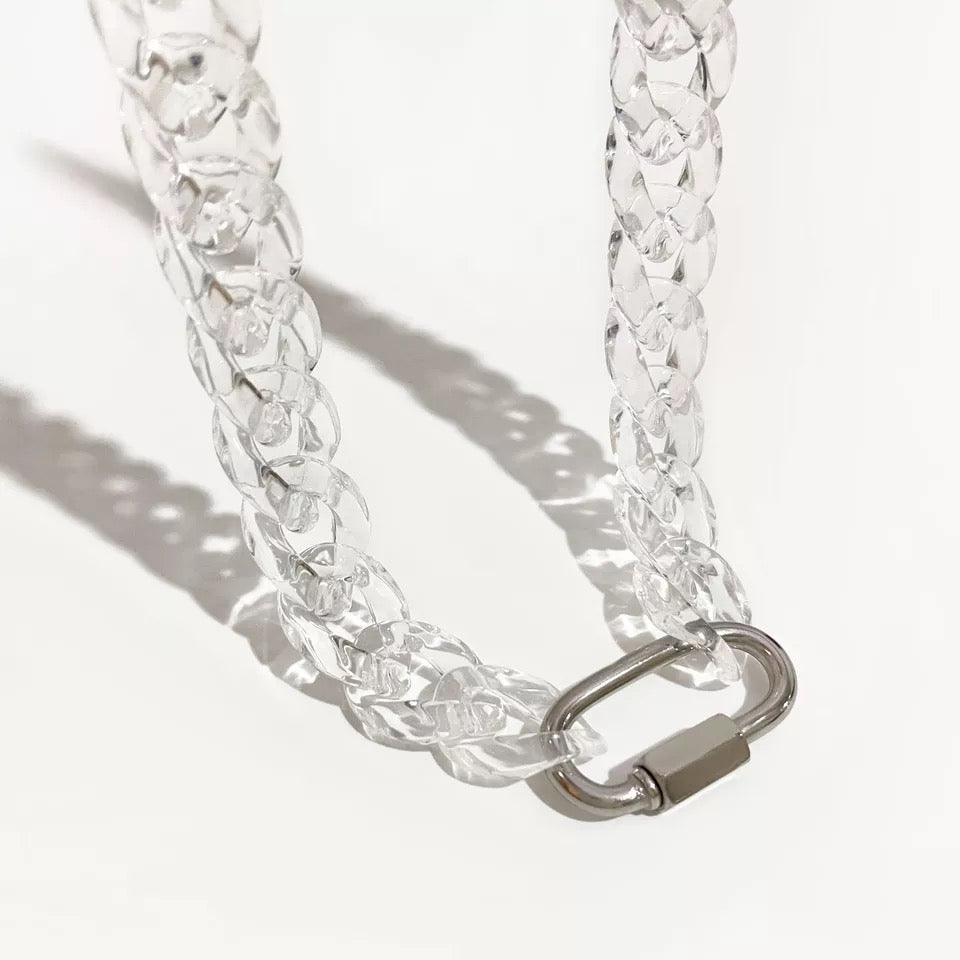 CLEAR NECKLACE WITH CLASP - THEMASTER